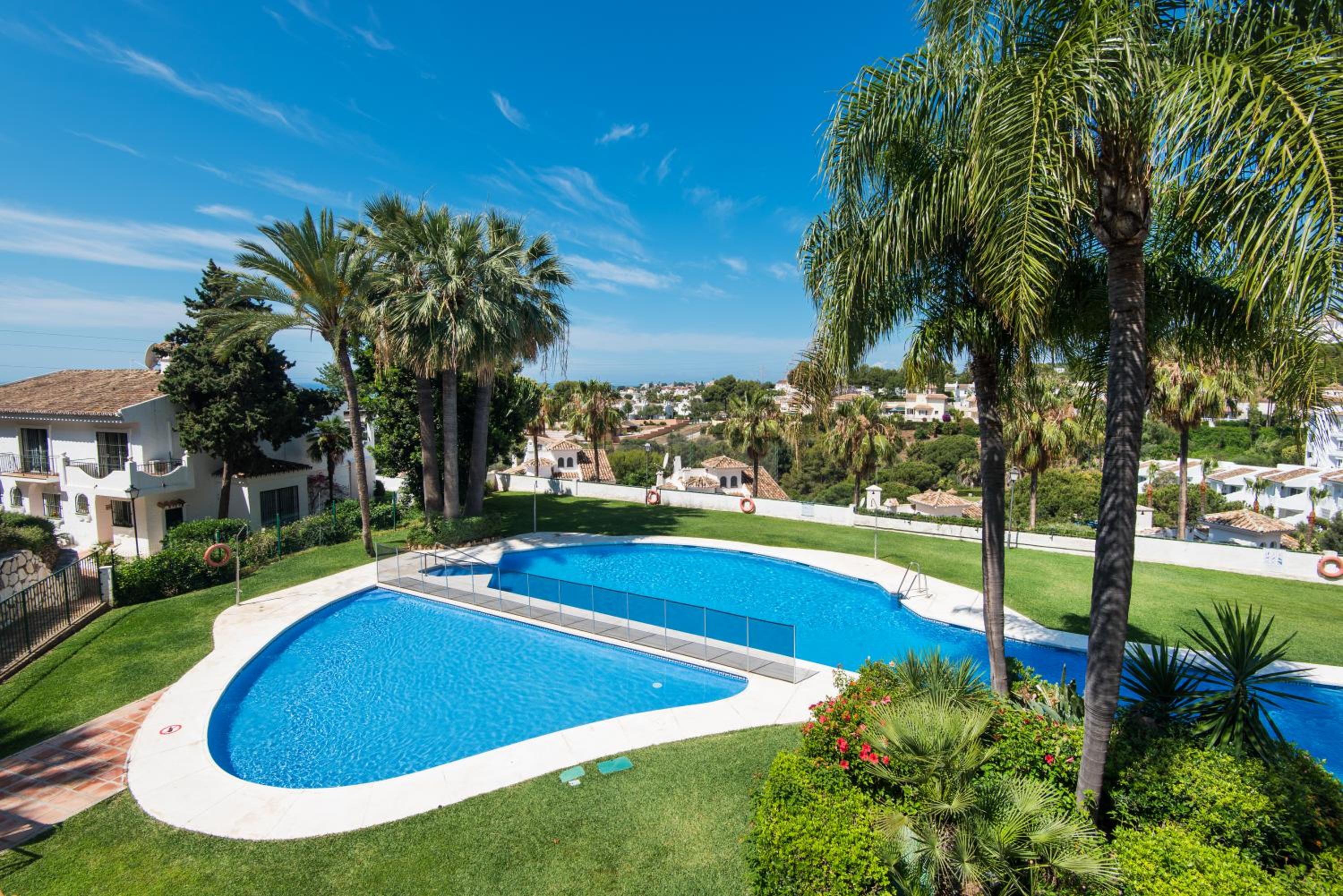 RentAndHomes Calahonda Sea View and Golf photo 3