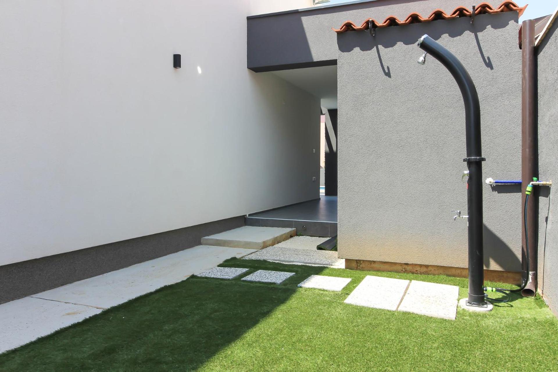 Modern villa Maeni with private pool in Pula view 3