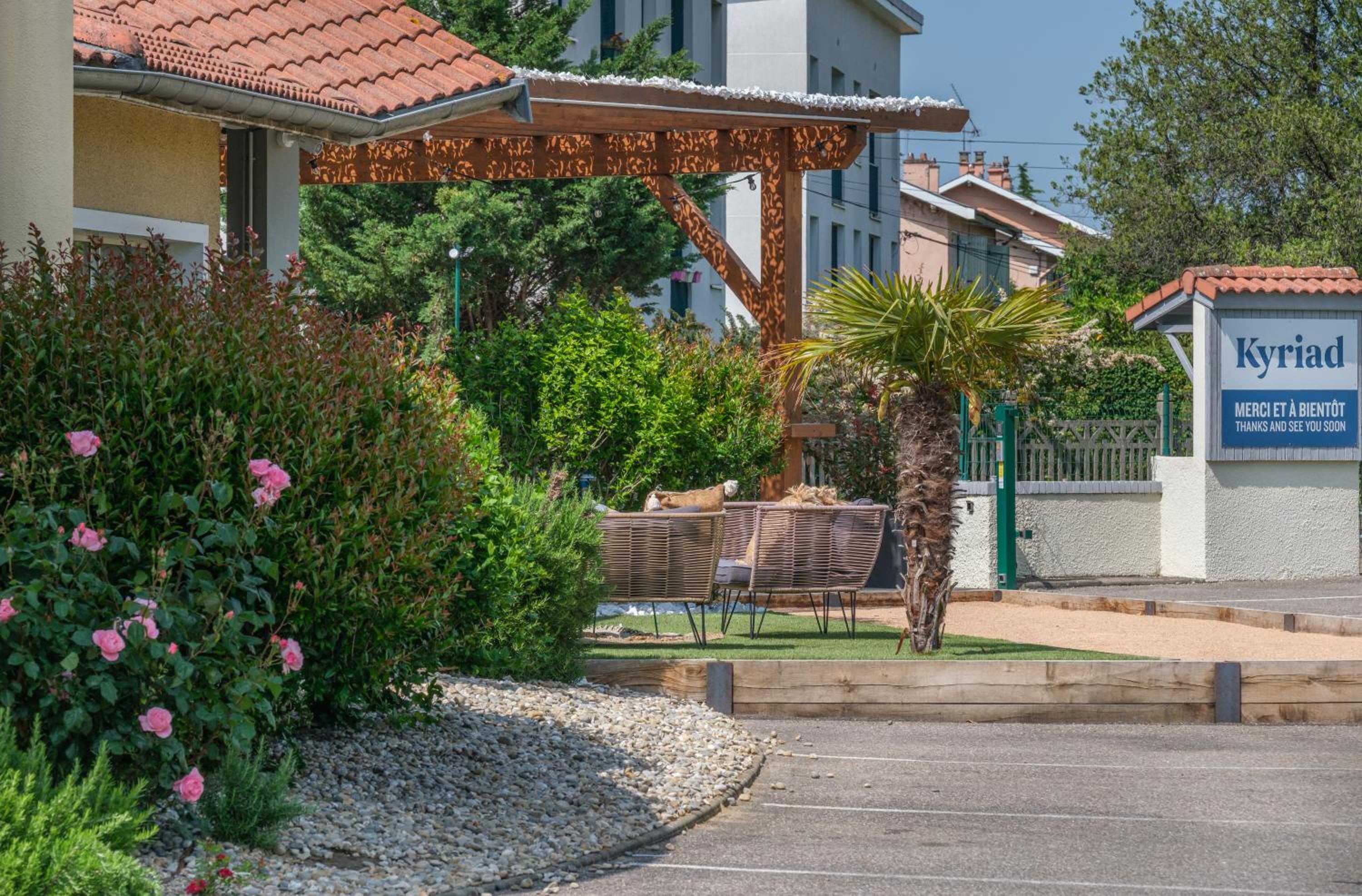 Bron Vacations - Kyriad Lyon Est - Bron Eurexpo Le Cottage - Property Image 2