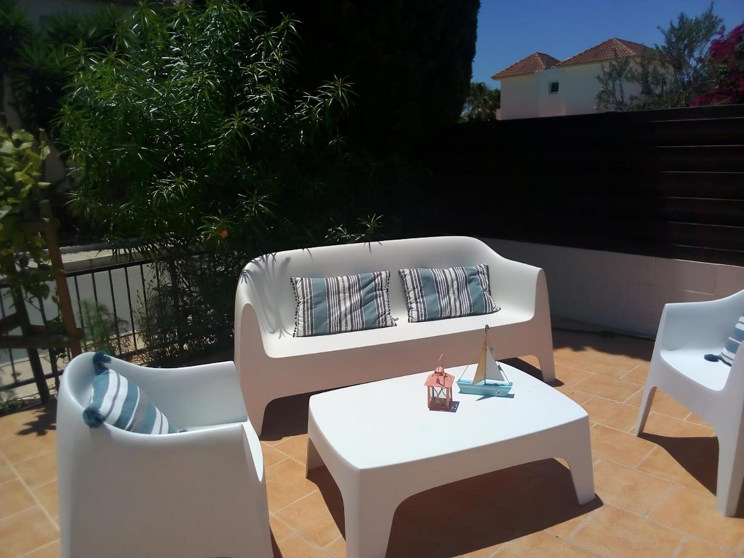 Summer Breeze - Cheerful 2 bedroom villa with pool