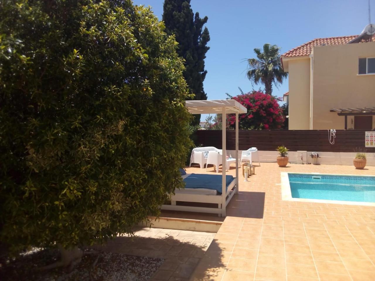 Summer Breeze - Cheerful 2 bedroom villa with pool