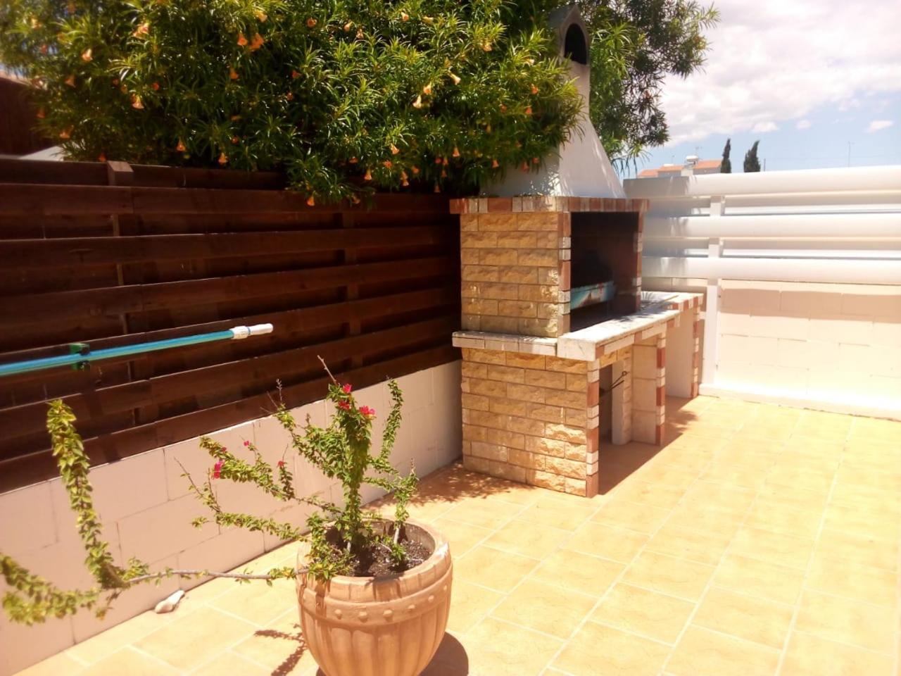 Summer Breeze - Cheerful 2 bedroom villa with pool