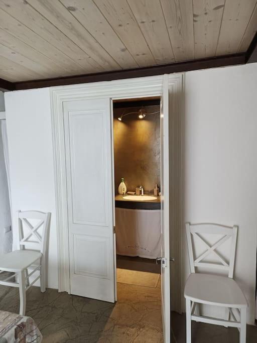 Leccino Suite en Matino — bathroom