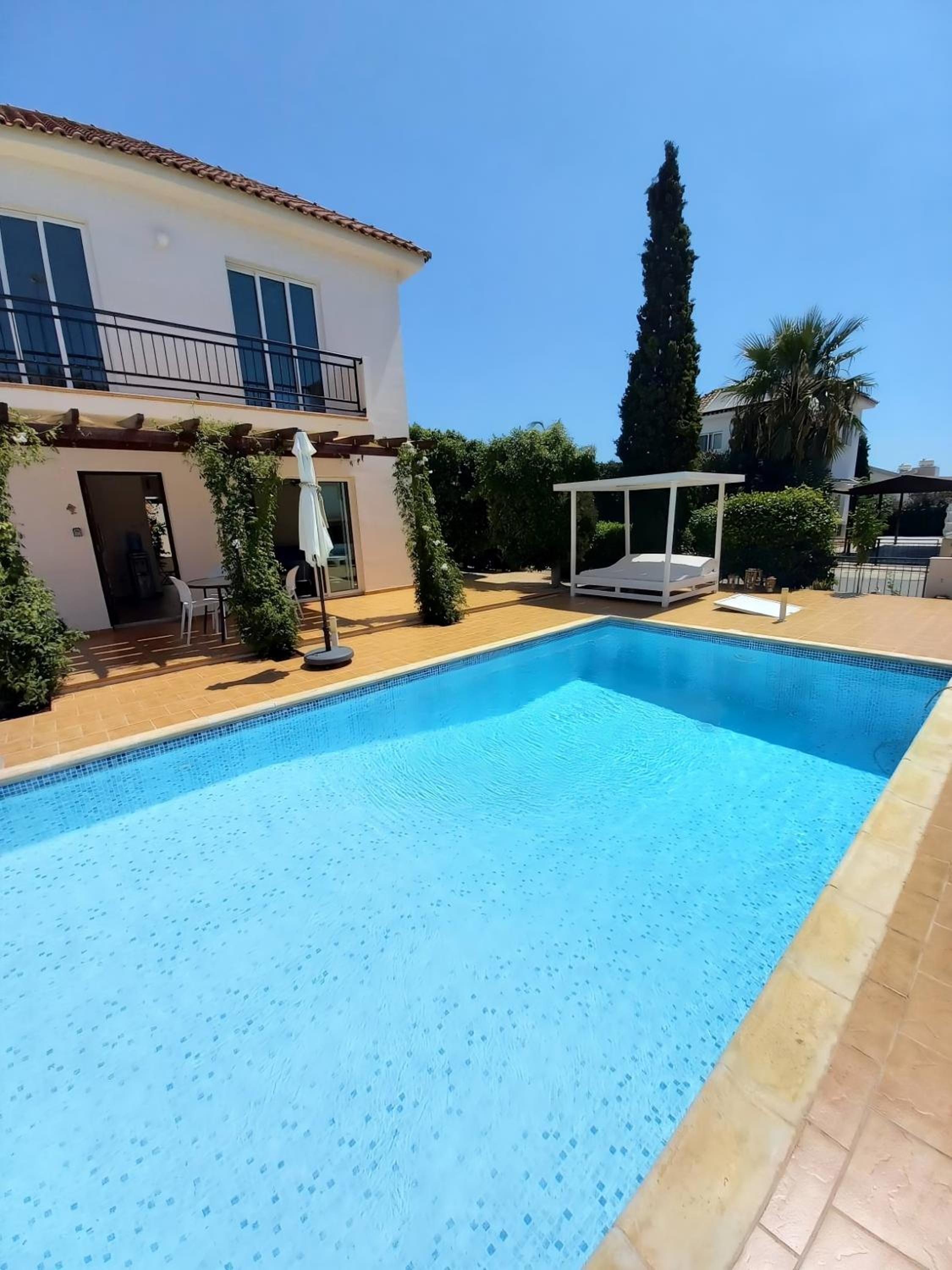 Summer Breeze - Cheerful 2 bedroom villa with pool