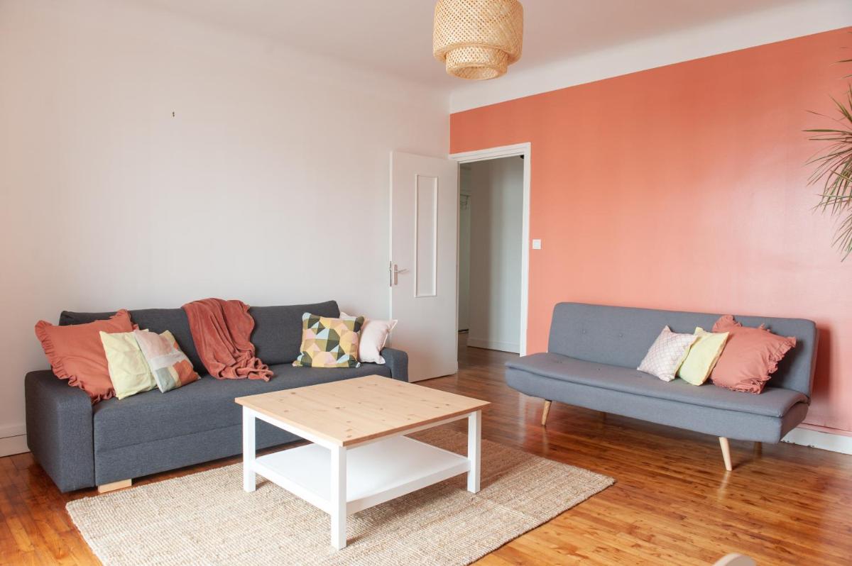 Appartement spacieux avec balcon et parking