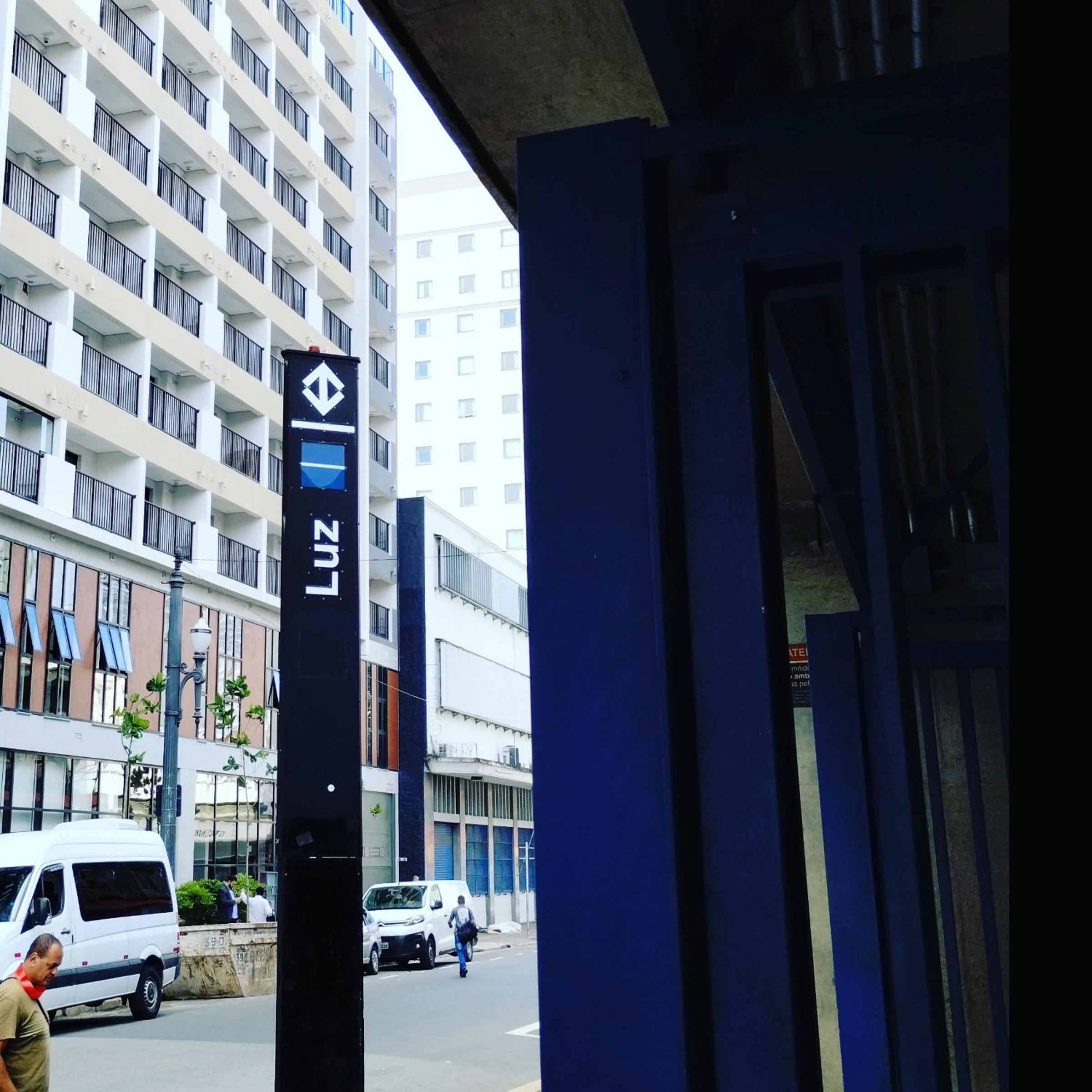 Studio Lindo; no centro em frente ao metrô!