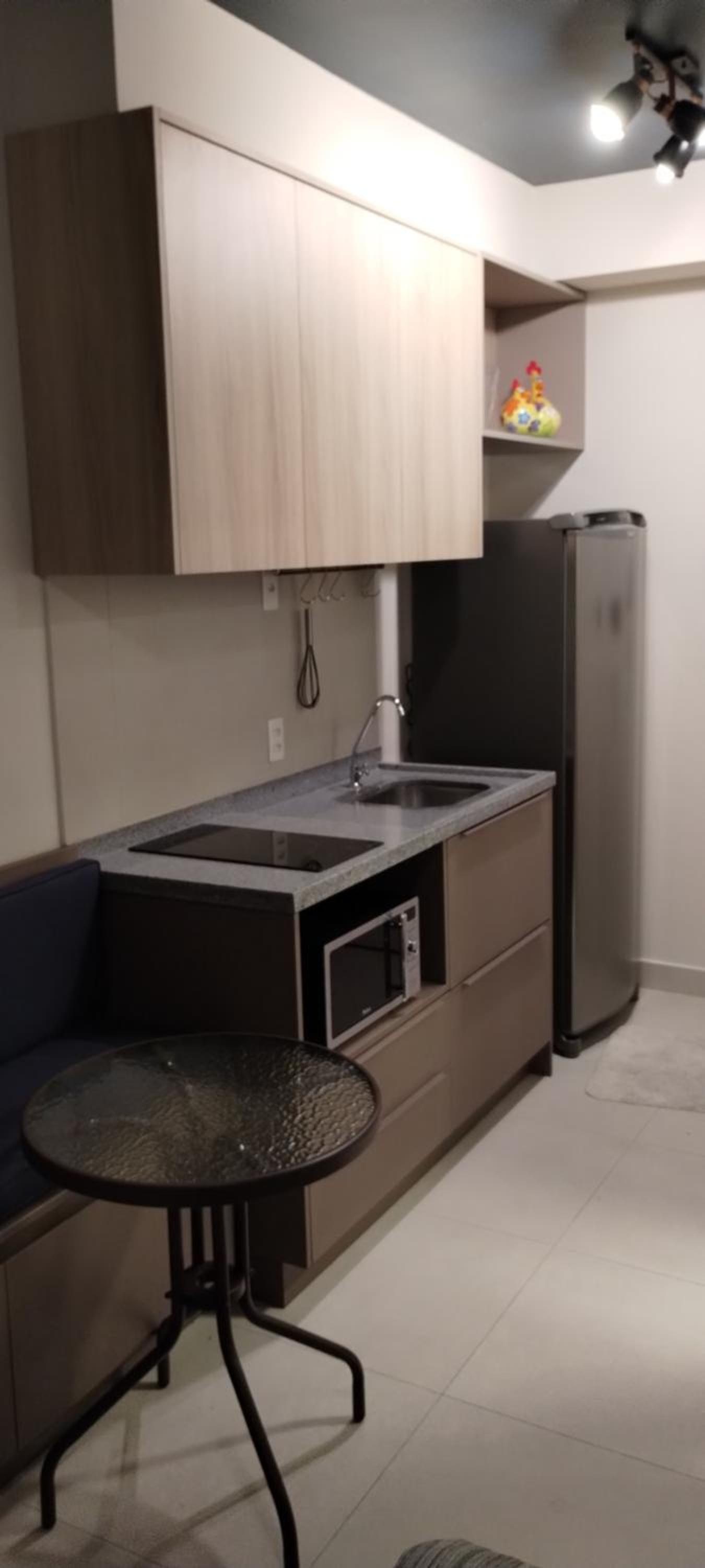 Studio Lindo; no centro em frente ao metrô!
