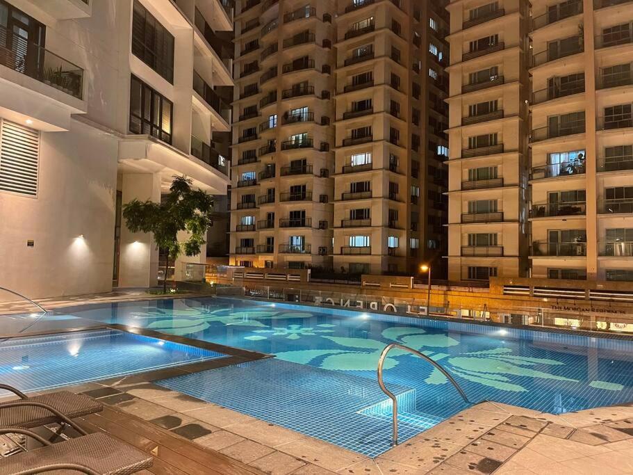 The Bachelor's Pad at The Florence With Pool & Gym view 4