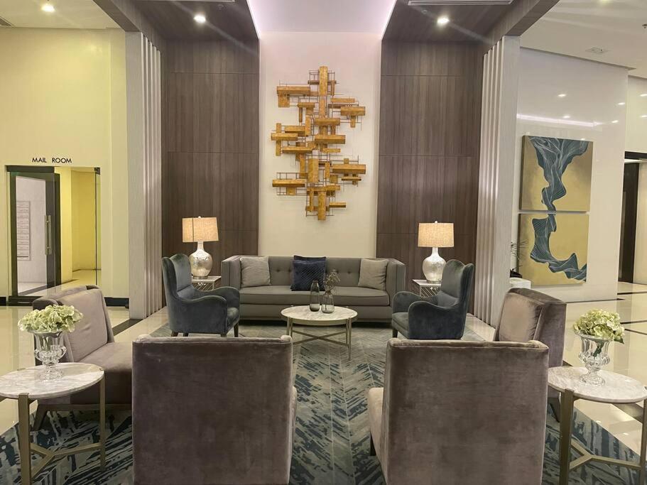 The Bachelor's Pad at The Florence With Pool & Gym view 5