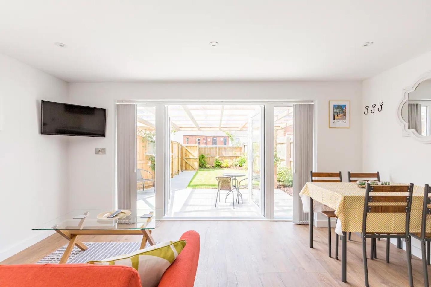 Charming Chester Studio with private garden & free parking
