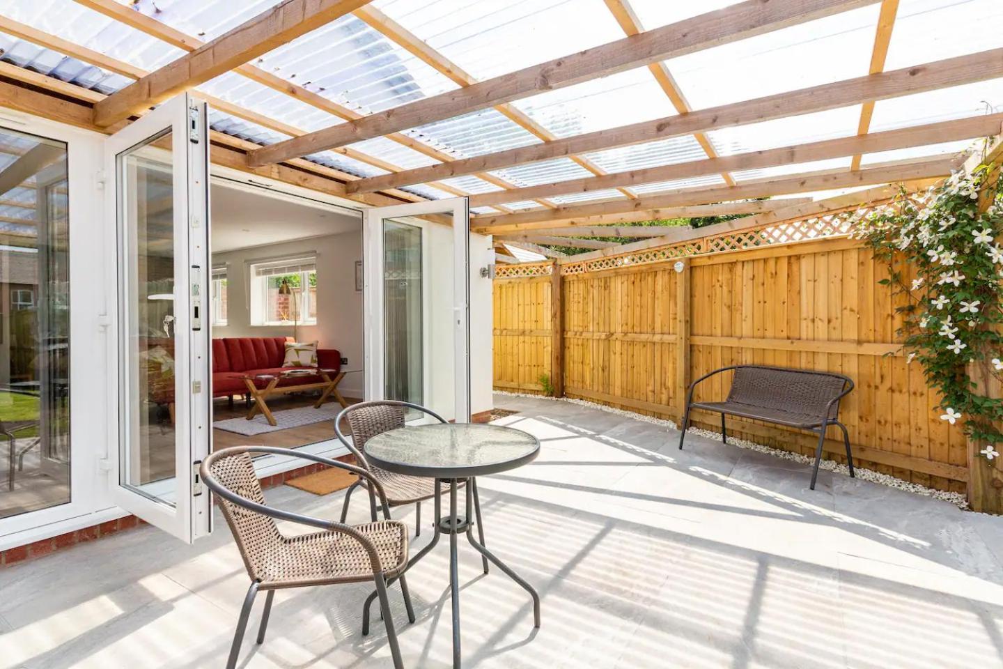 Charming Chester Studio with private garden & free parking