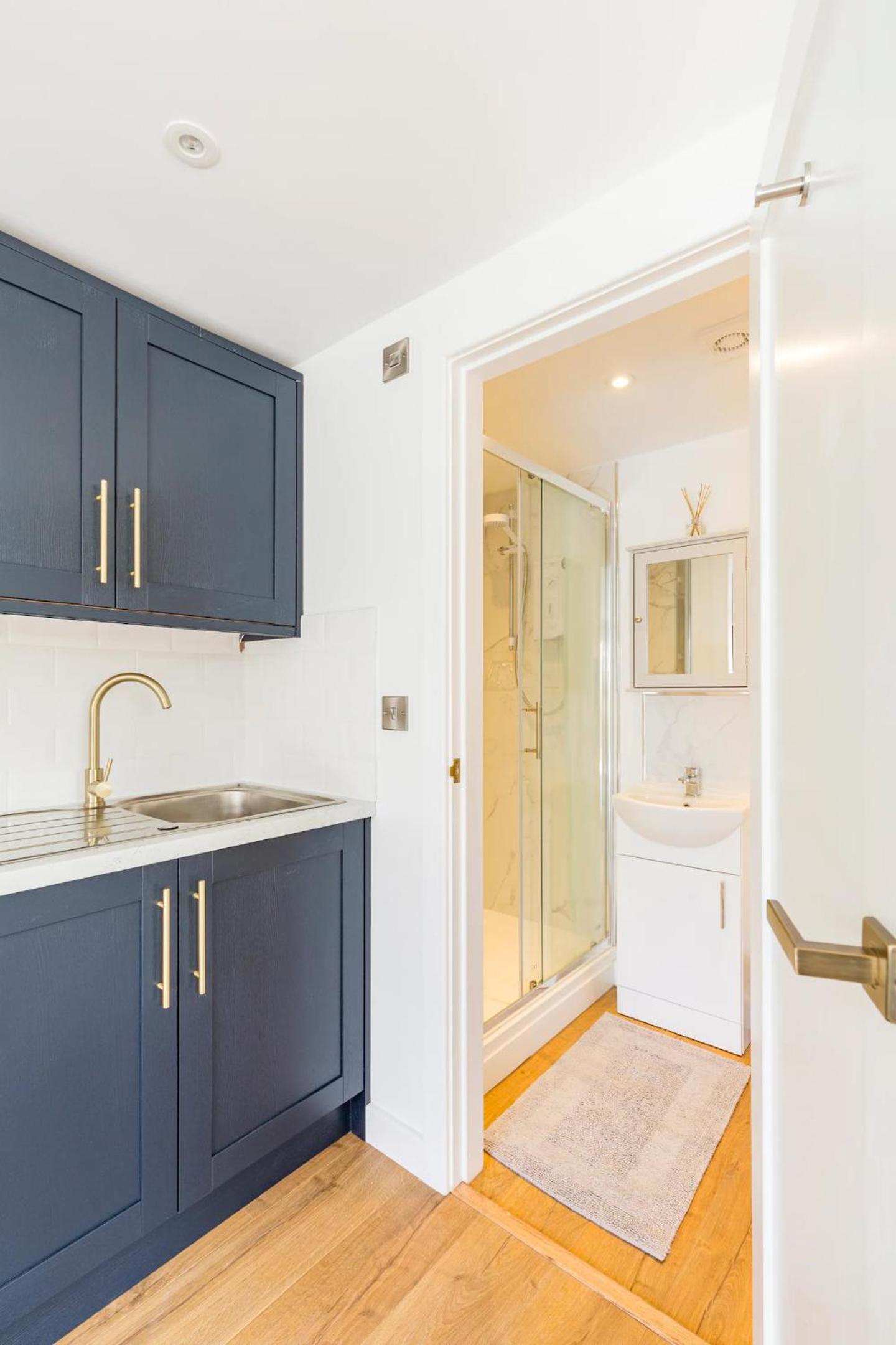 Charming Chester Studio with private garden & free parking