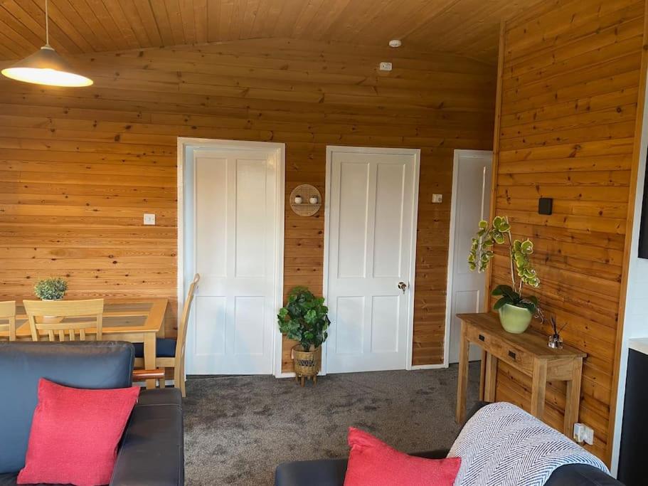 Hideaway Lodge