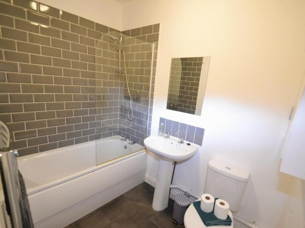 St Margarets Modern Georgian 2 bedroom apartment view 4