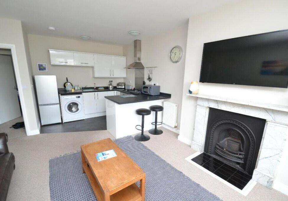 St Margarets Modern Georgian 2 bedroom apartment view 3