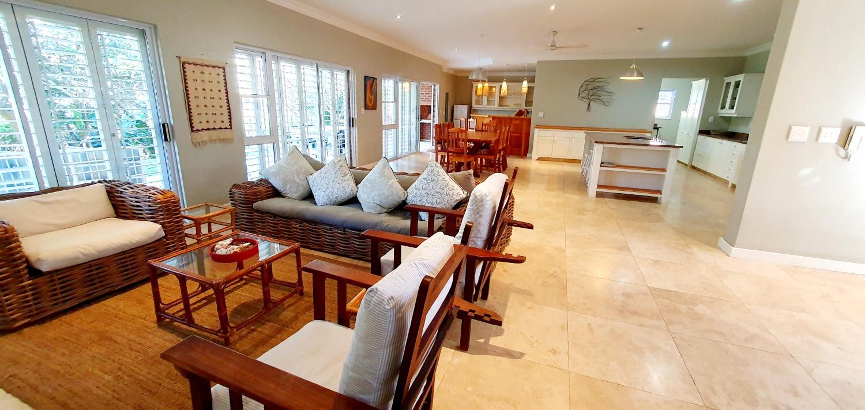 Beach Haven - Sleeps 10 - Tastefully Furnished Holiday Home! view 2