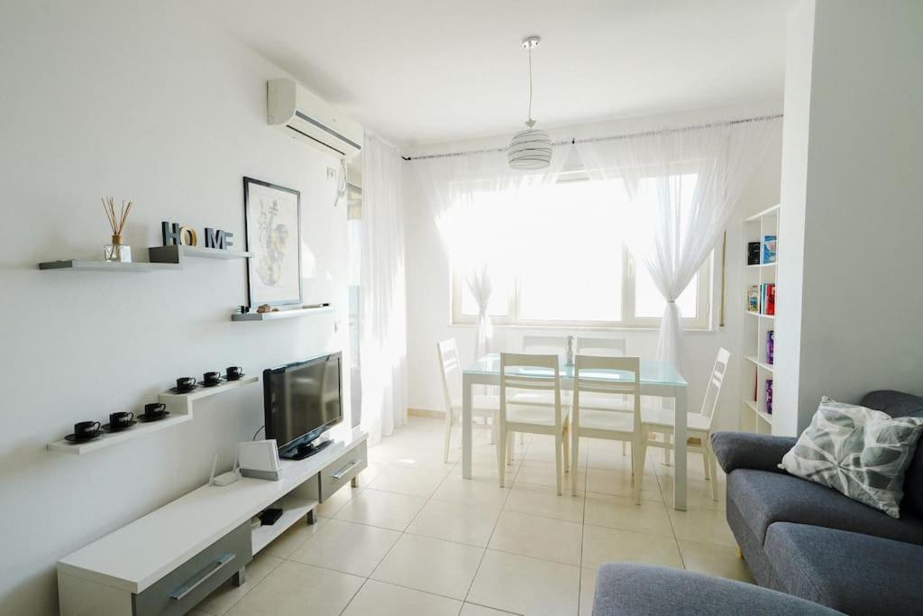 The Beachfront Apartment