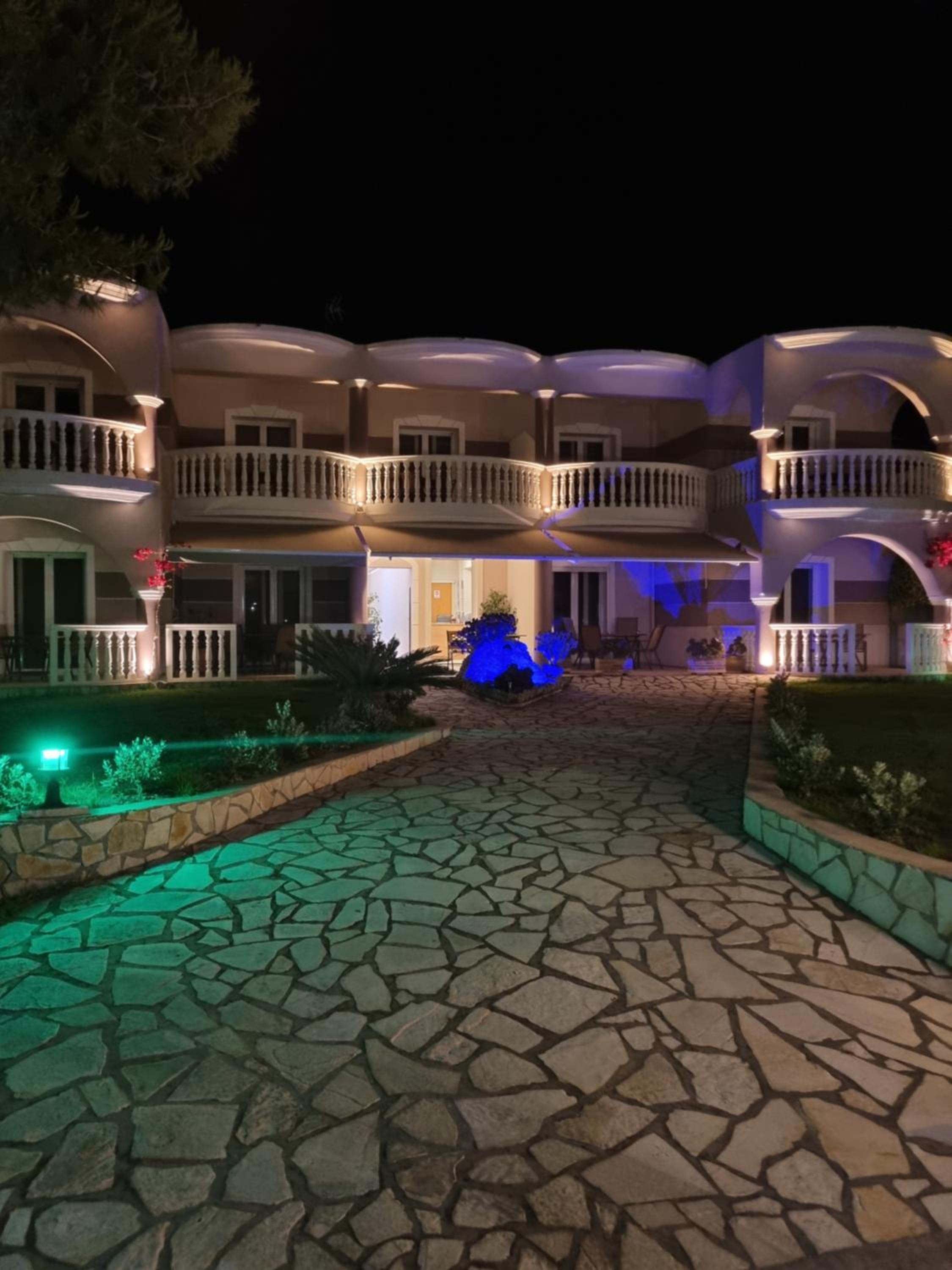 Marathon Studios & Apartments