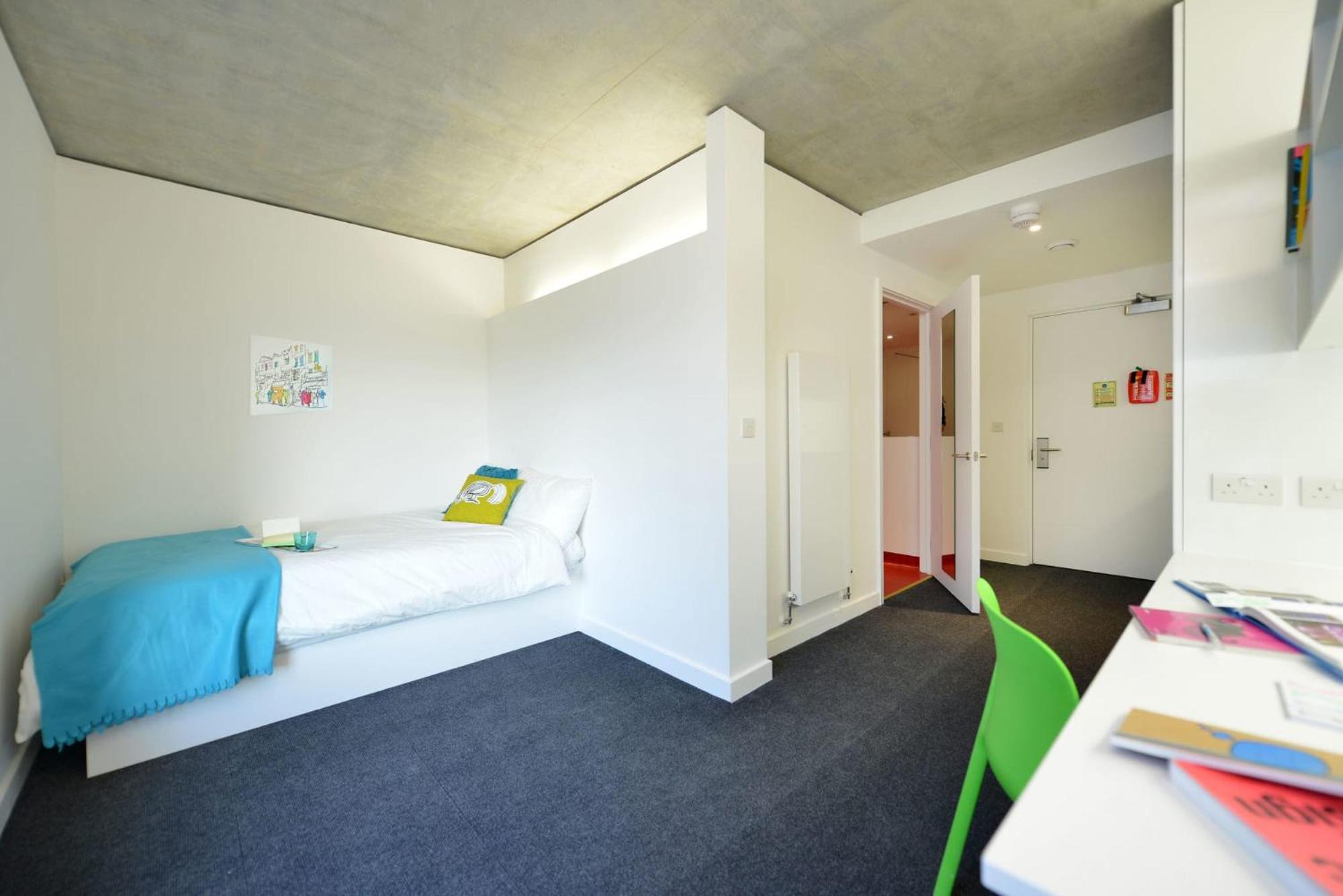 For Students Only Spacious Studio Apartments at Flinders House located in London