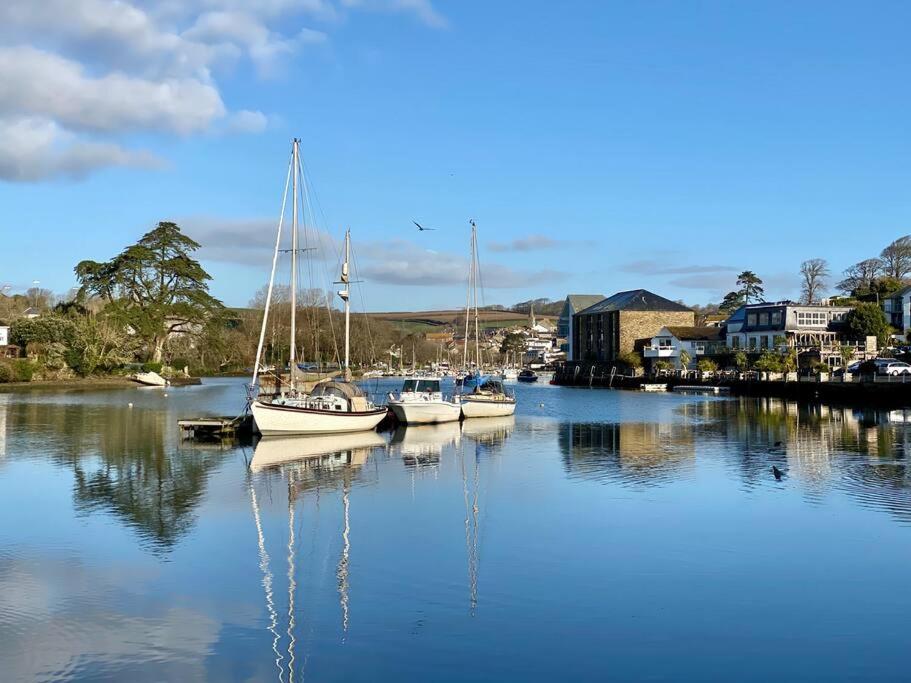3 The Boatyard - Luxurious waterside 4 bed townhouse, lift, parking view 2