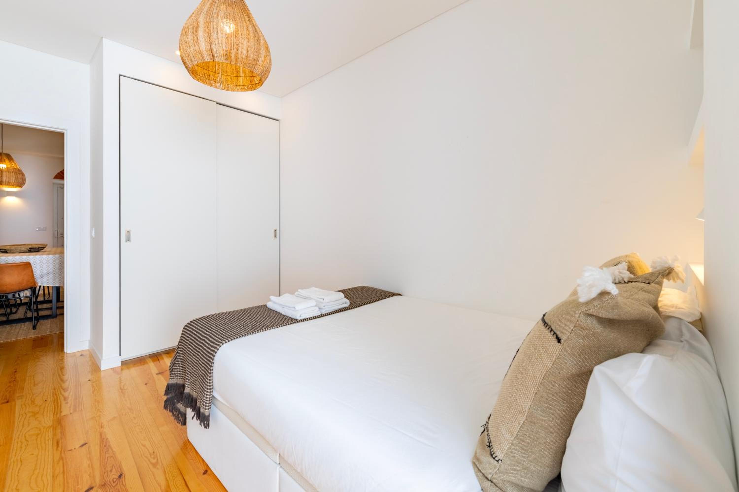 Your Dream Stay: Modern Amenities, Historic Charm view 5
