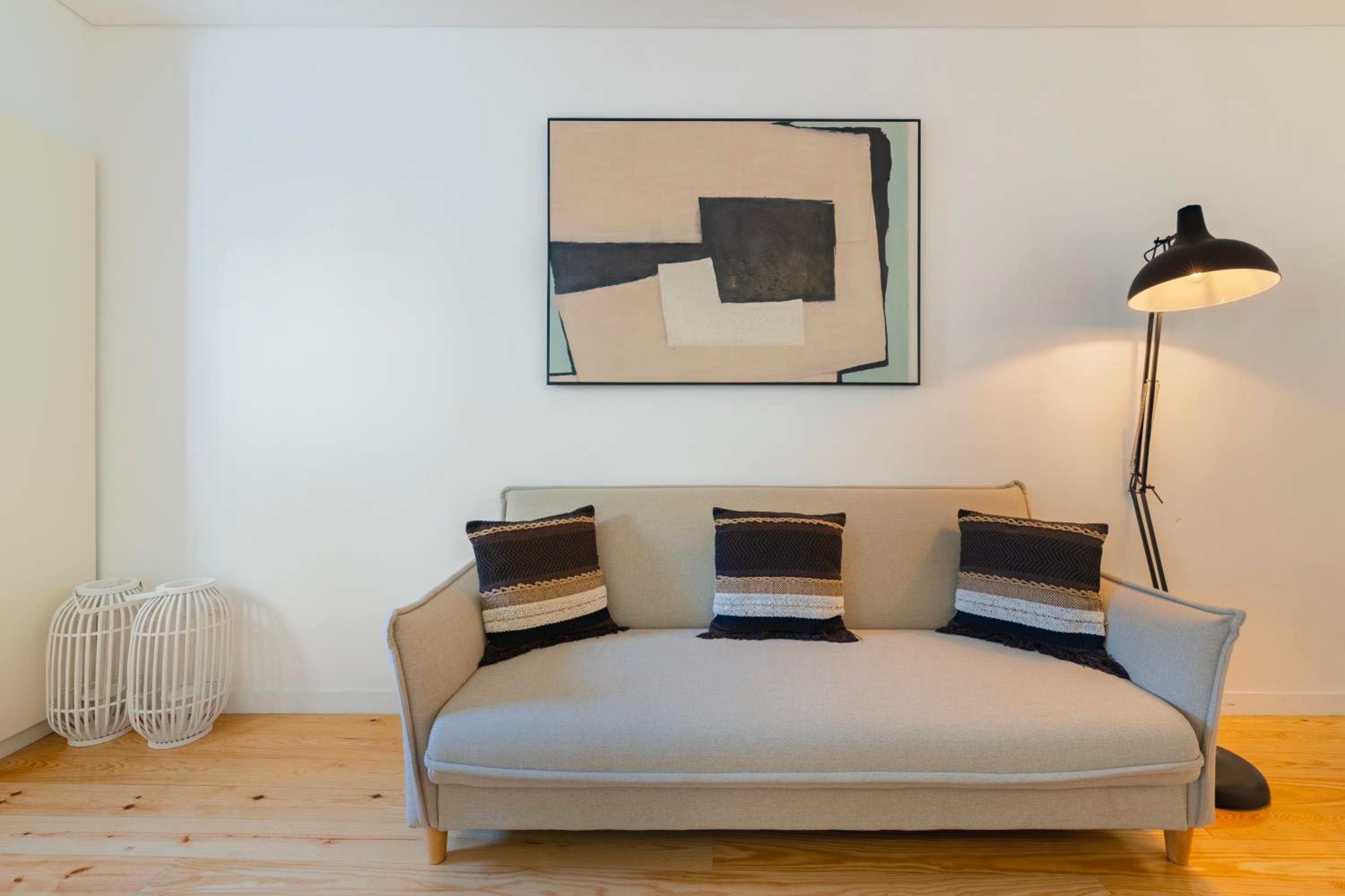 Your Dream Stay: Modern Amenities, Historic Charm view 4