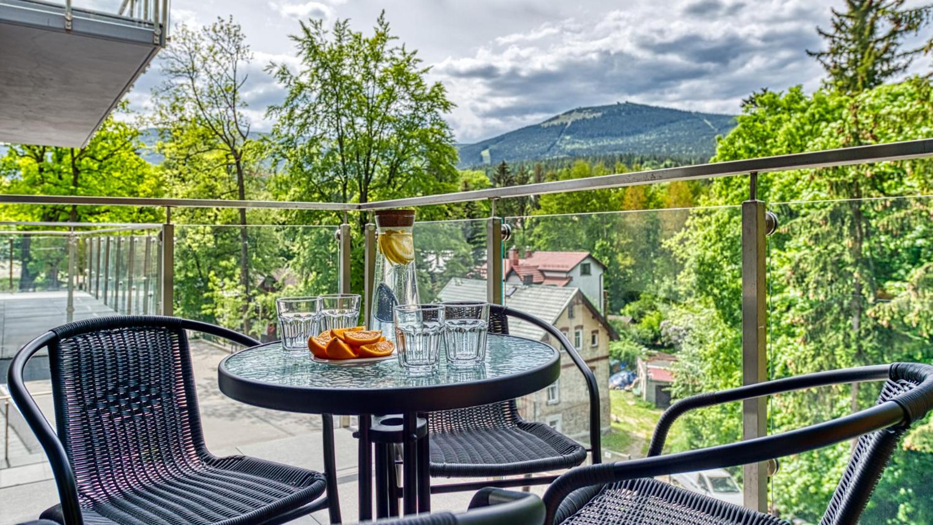 Apartamenty z basenem i saunami STONE HILL RESORT VIP Centrum by Royal Aparts