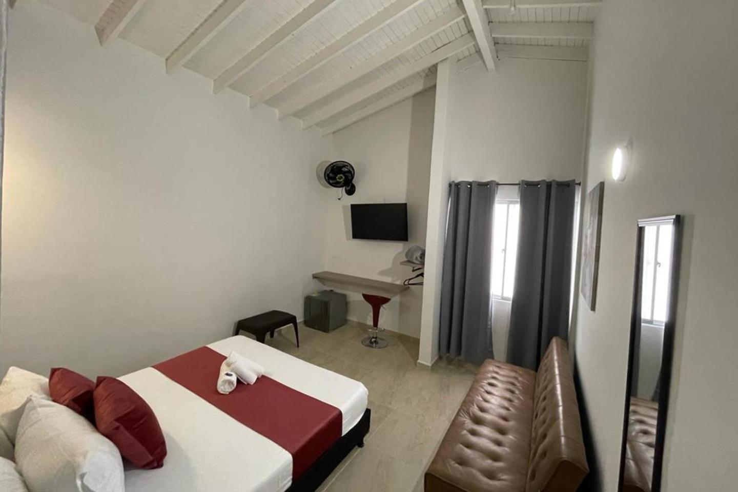 Hotel 12 Nights