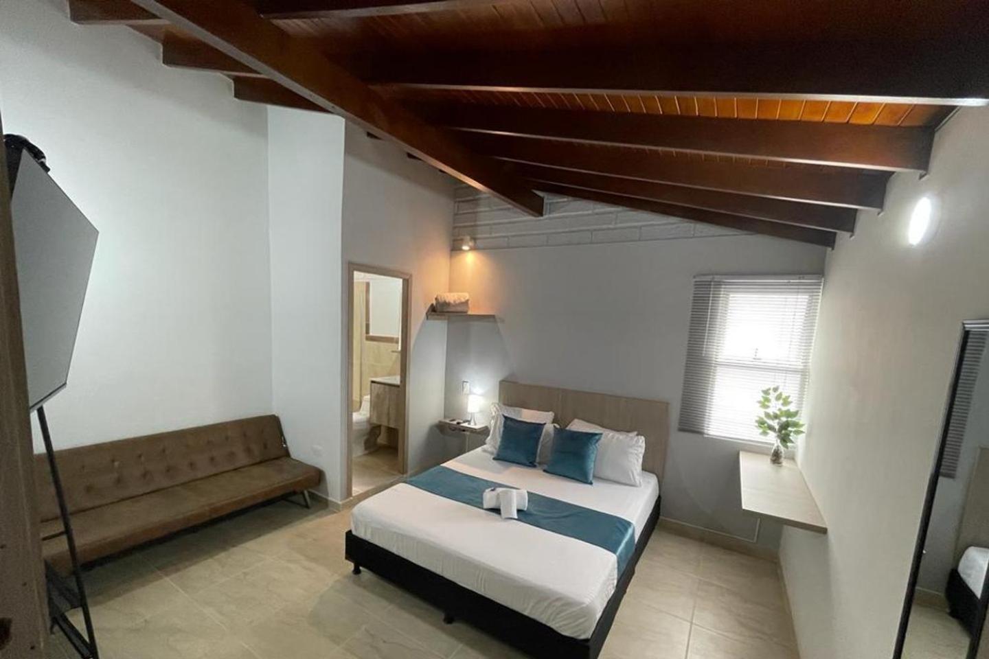 Hotel 12 Nights