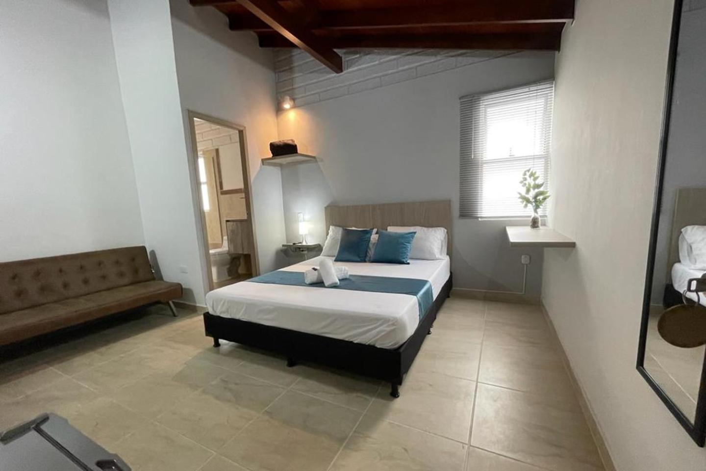 Hotel 12 Nights