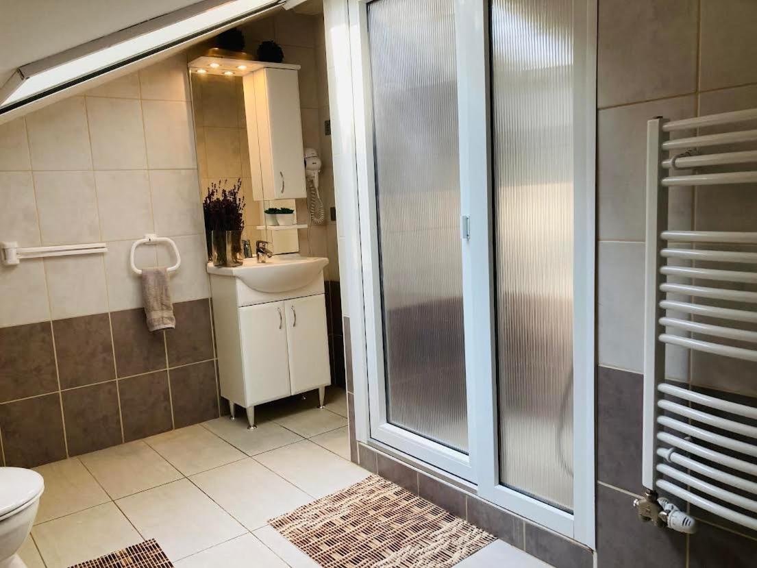 Tóparti Apartmanház