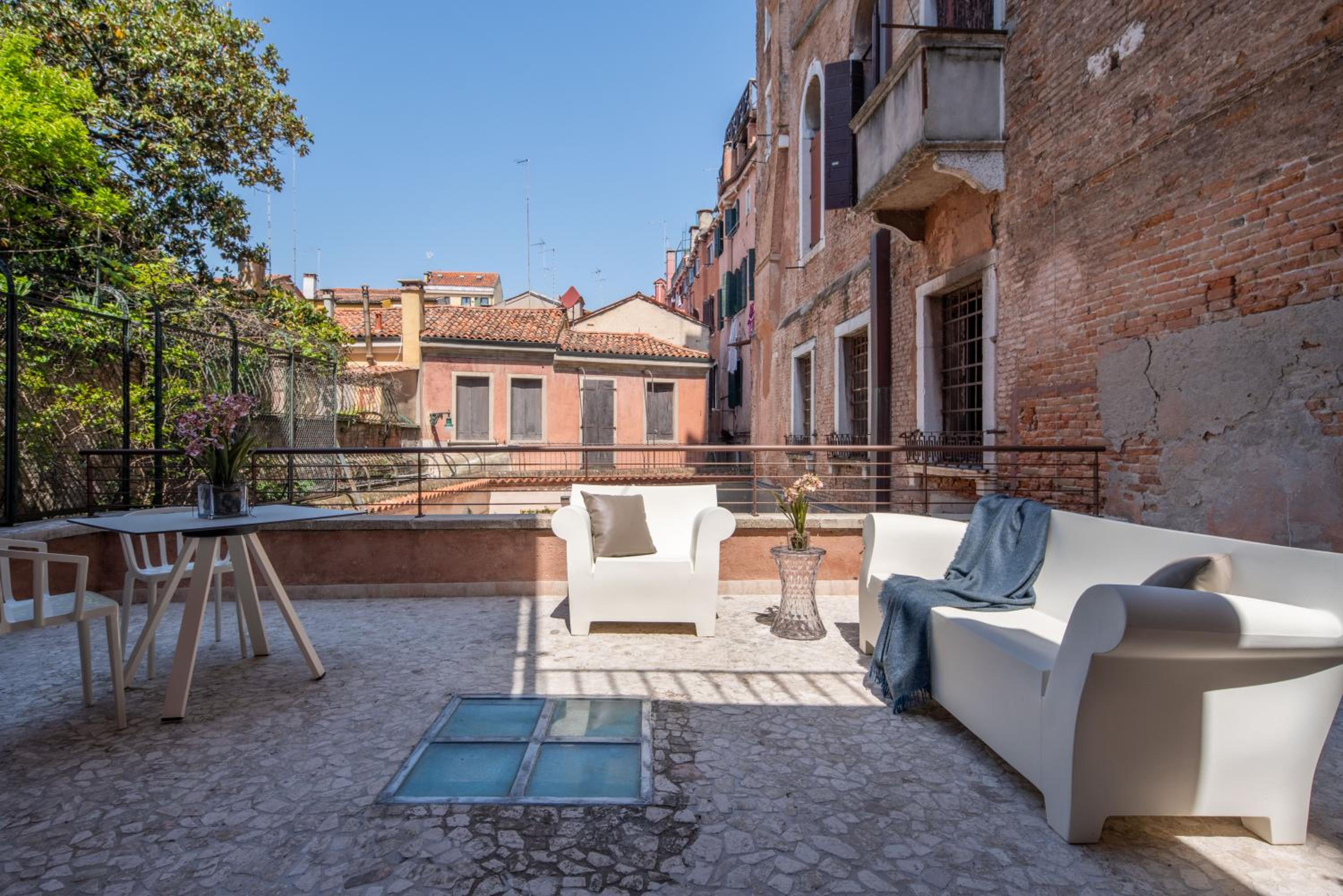 Palace Canal View by Wonderful Italy