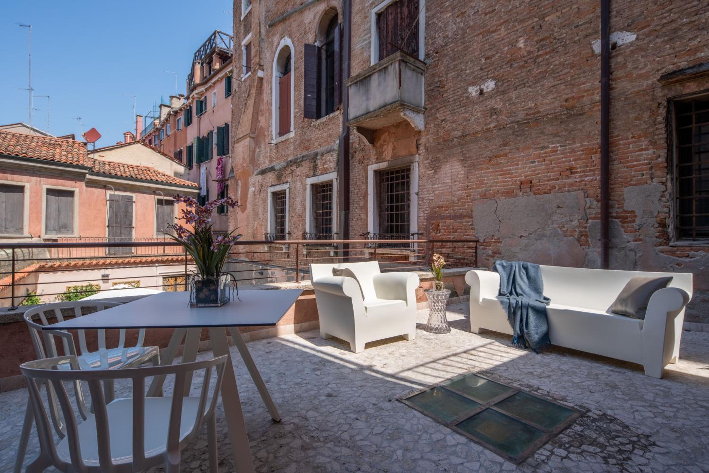 Palace Canal View by Wonderful Italy