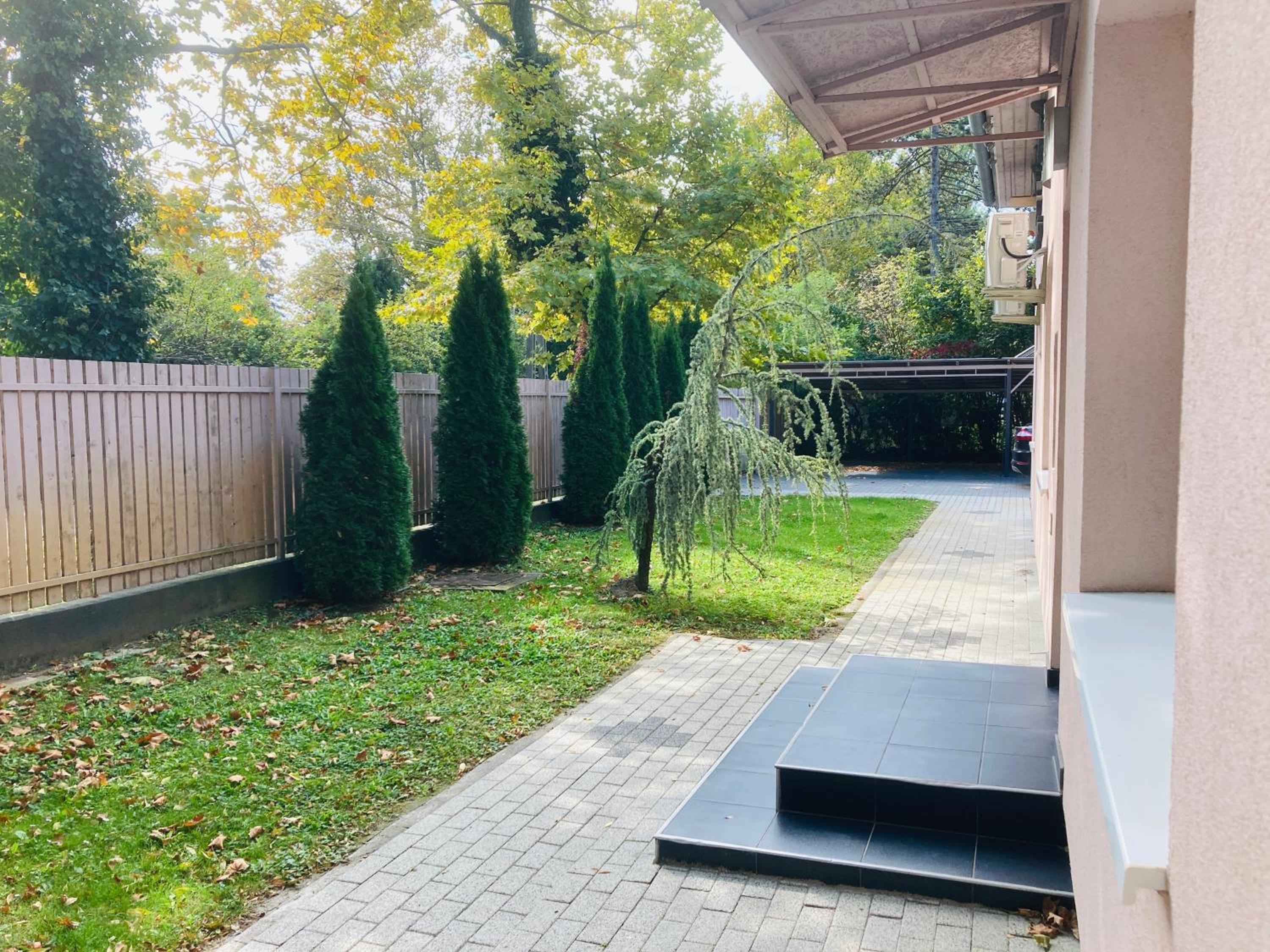 Tóparti Apartmanház