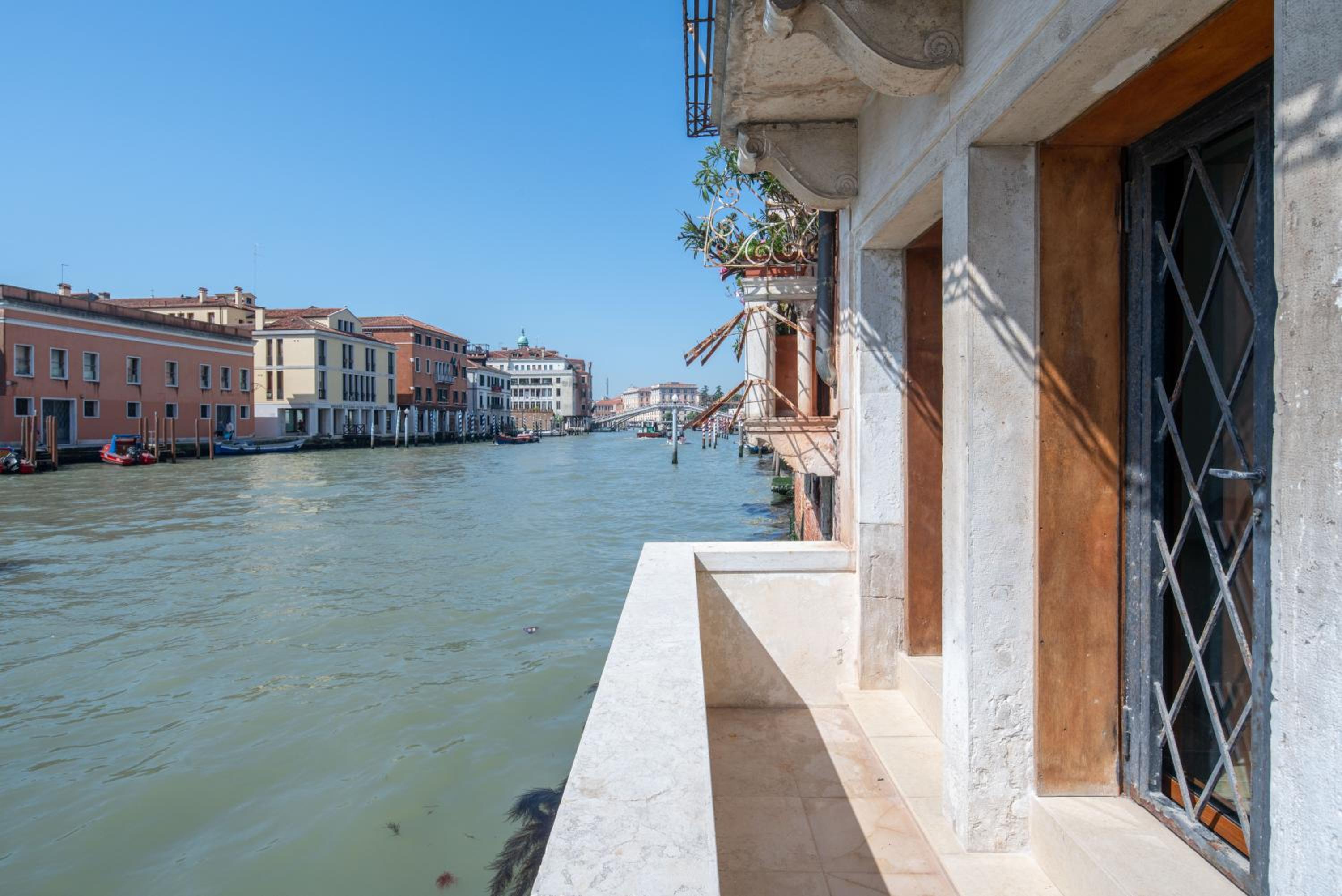 Palace Canal View by Wonderful Italy