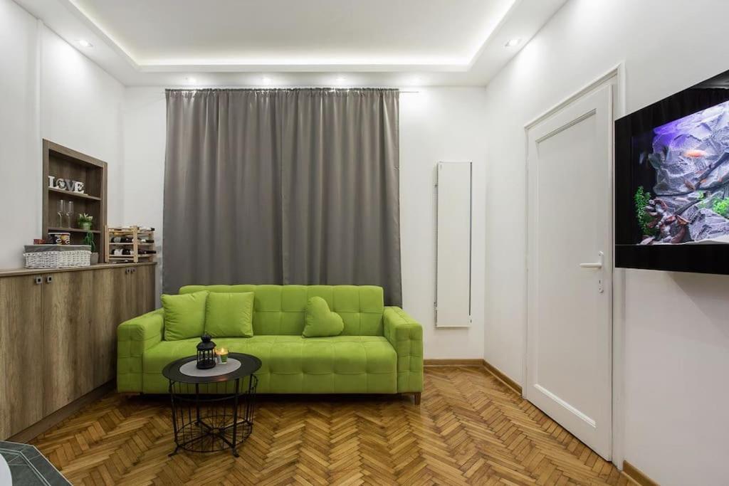 Hedonist-Belgrade Central Nest