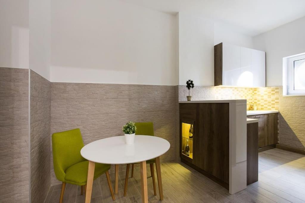 Hedonist-Belgrade Central Nest