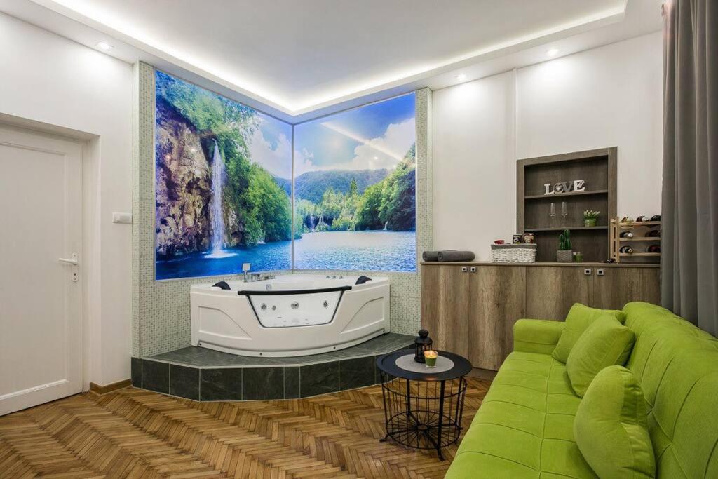 Hedonist-Belgrade Central Nest
