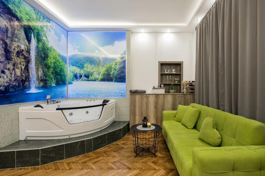 Hedonist-Belgrade Central Nest