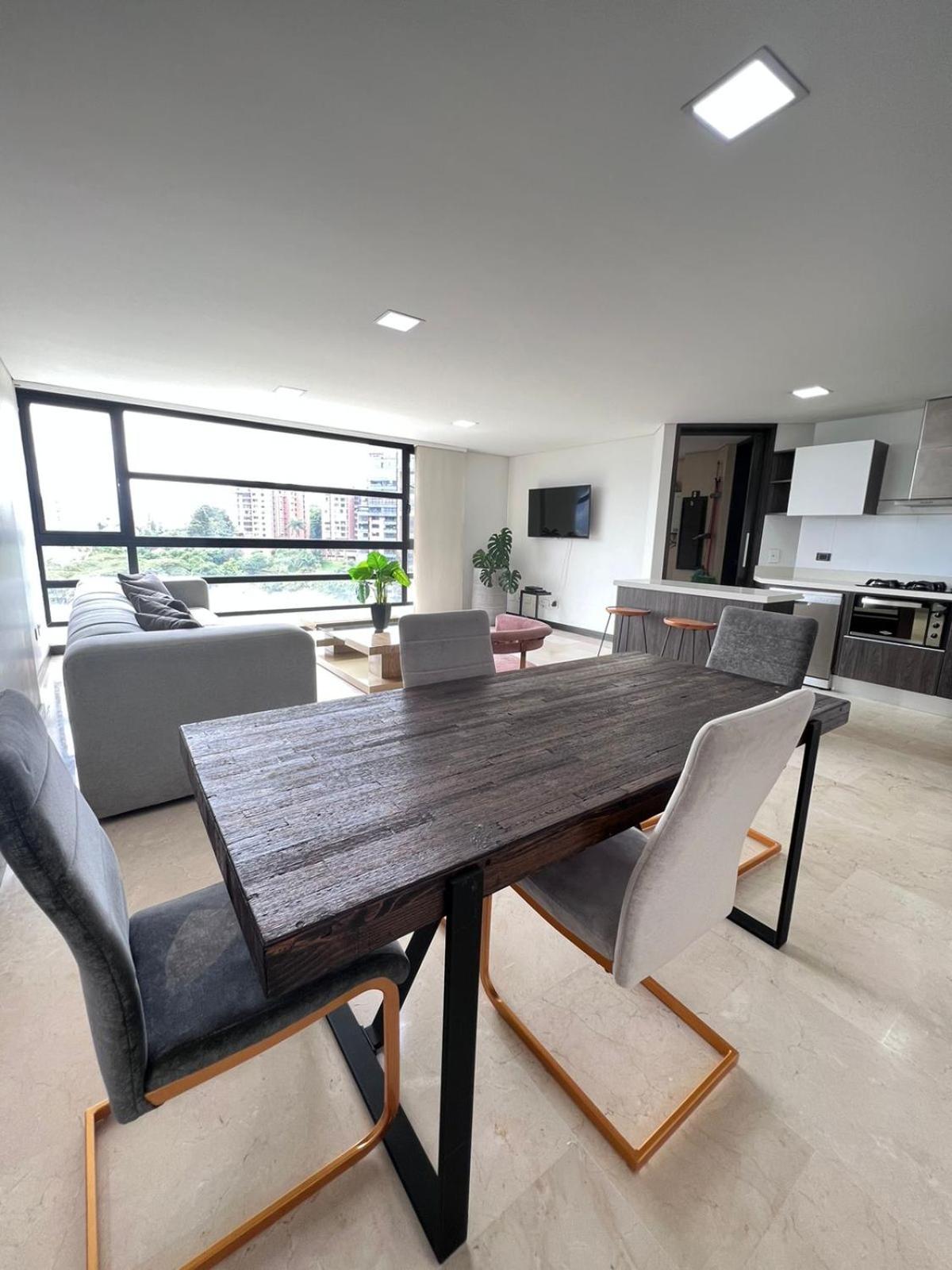 Spacious Apartments with High views from Poblado