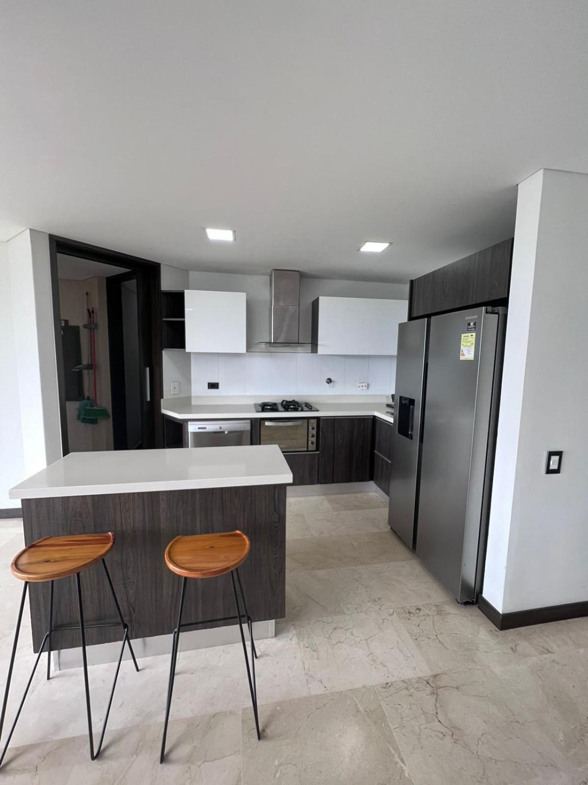 Spacious Apartments with High views from Poblado