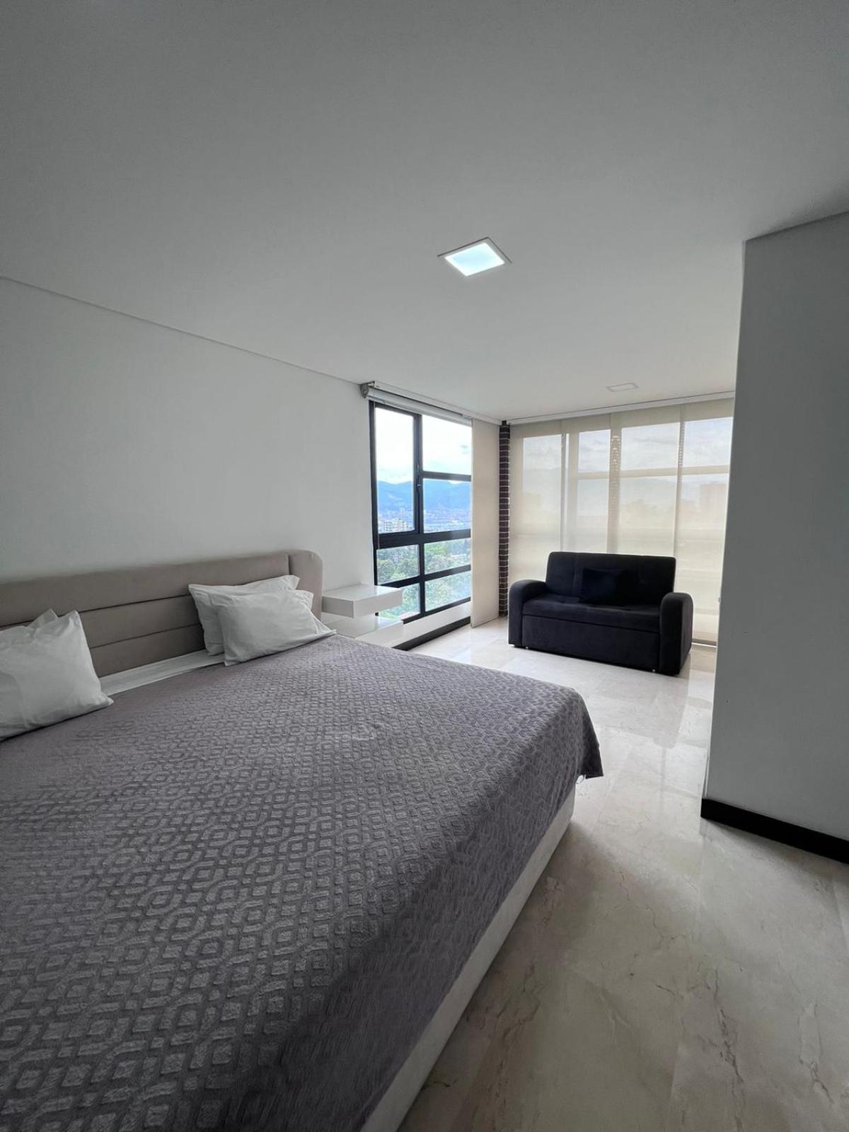 Hotel Spacious Apartments with High views from Poblado - Image 1