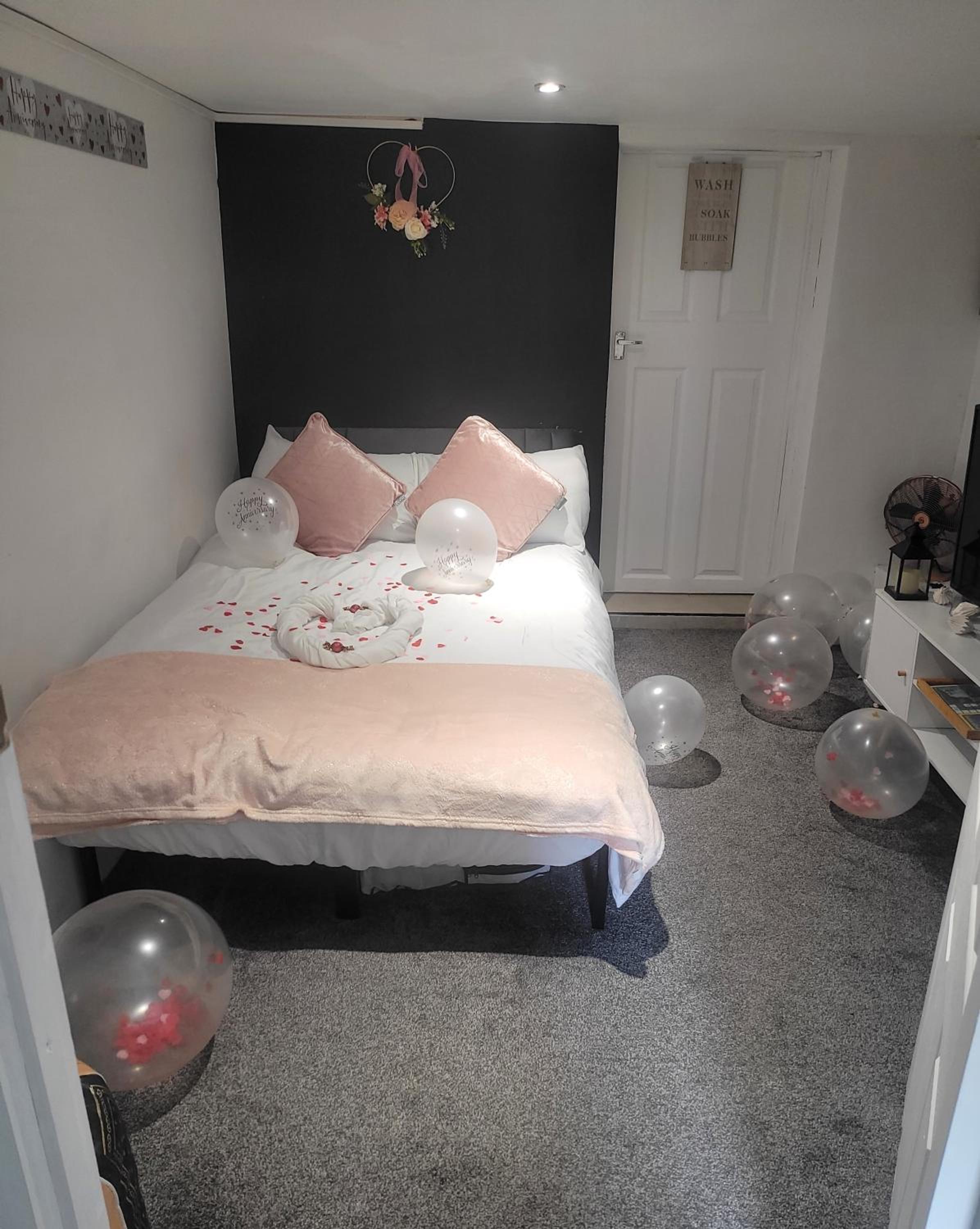 Hidden Treasure-Netflix and Wi-Fi-Basement flat, photo 9