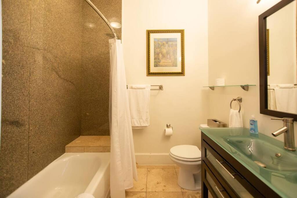 Relaxed Studio close to Duke & Downtown Durham view 2