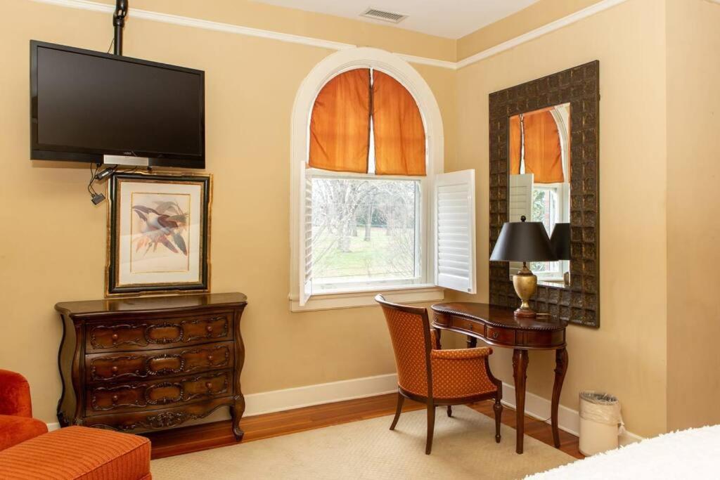 Relaxed Studio close to Duke & Downtown Durham view 3
