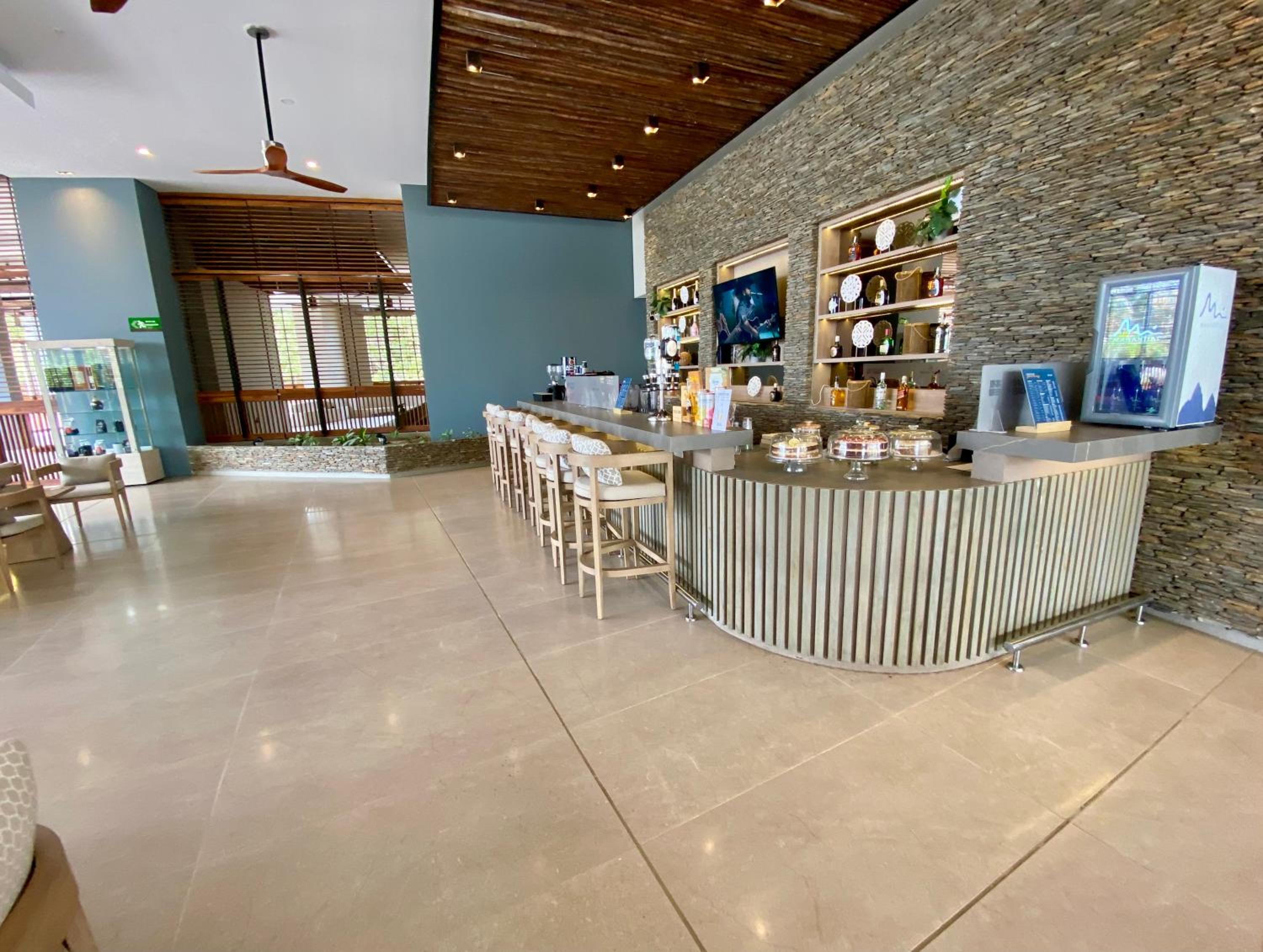 Reserva Del Mar - 2 bedroom apt with private hot tub and beach view