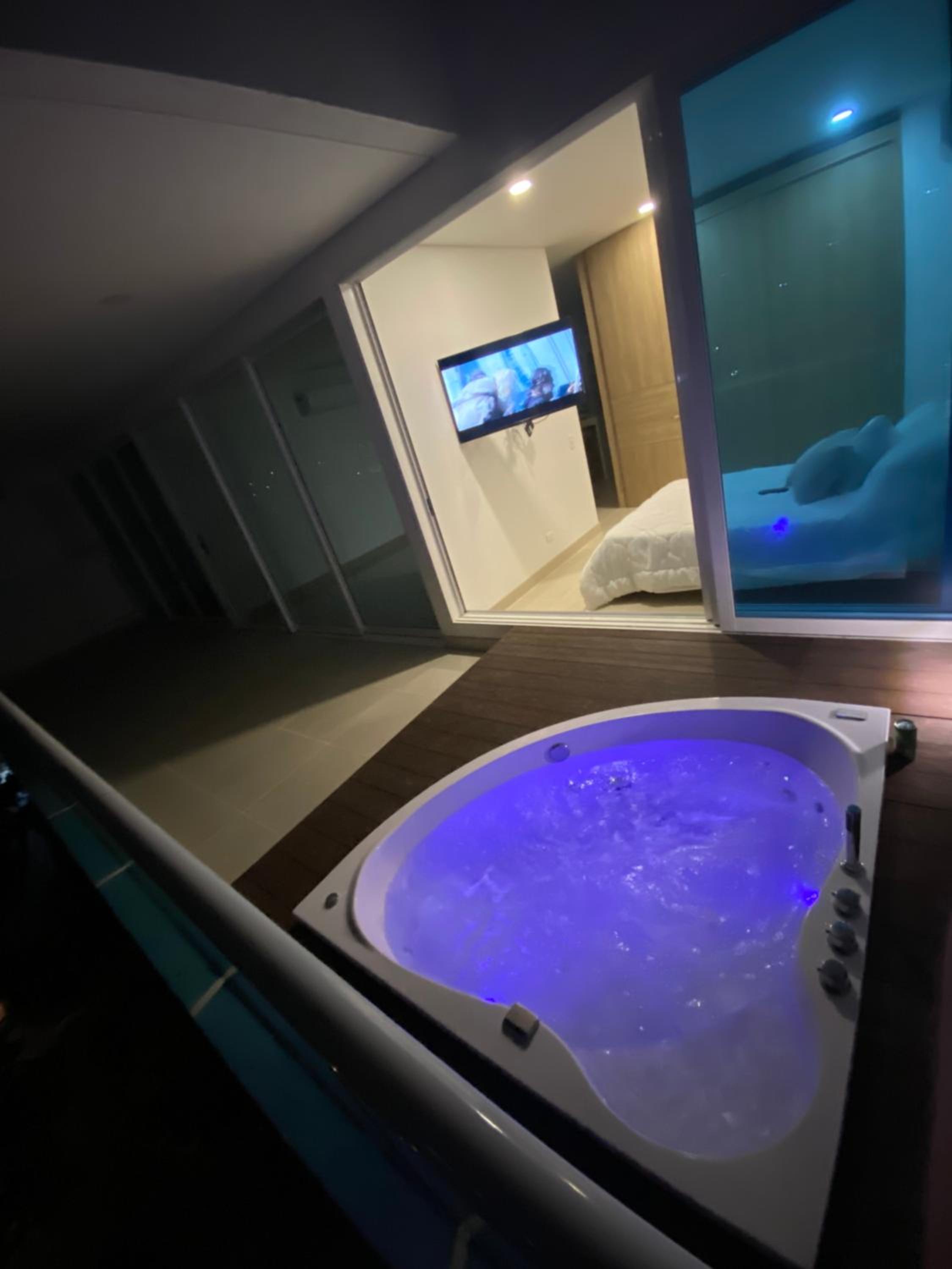 Reserva Del Mar - 2 bedroom apt with private hot tub and beach view