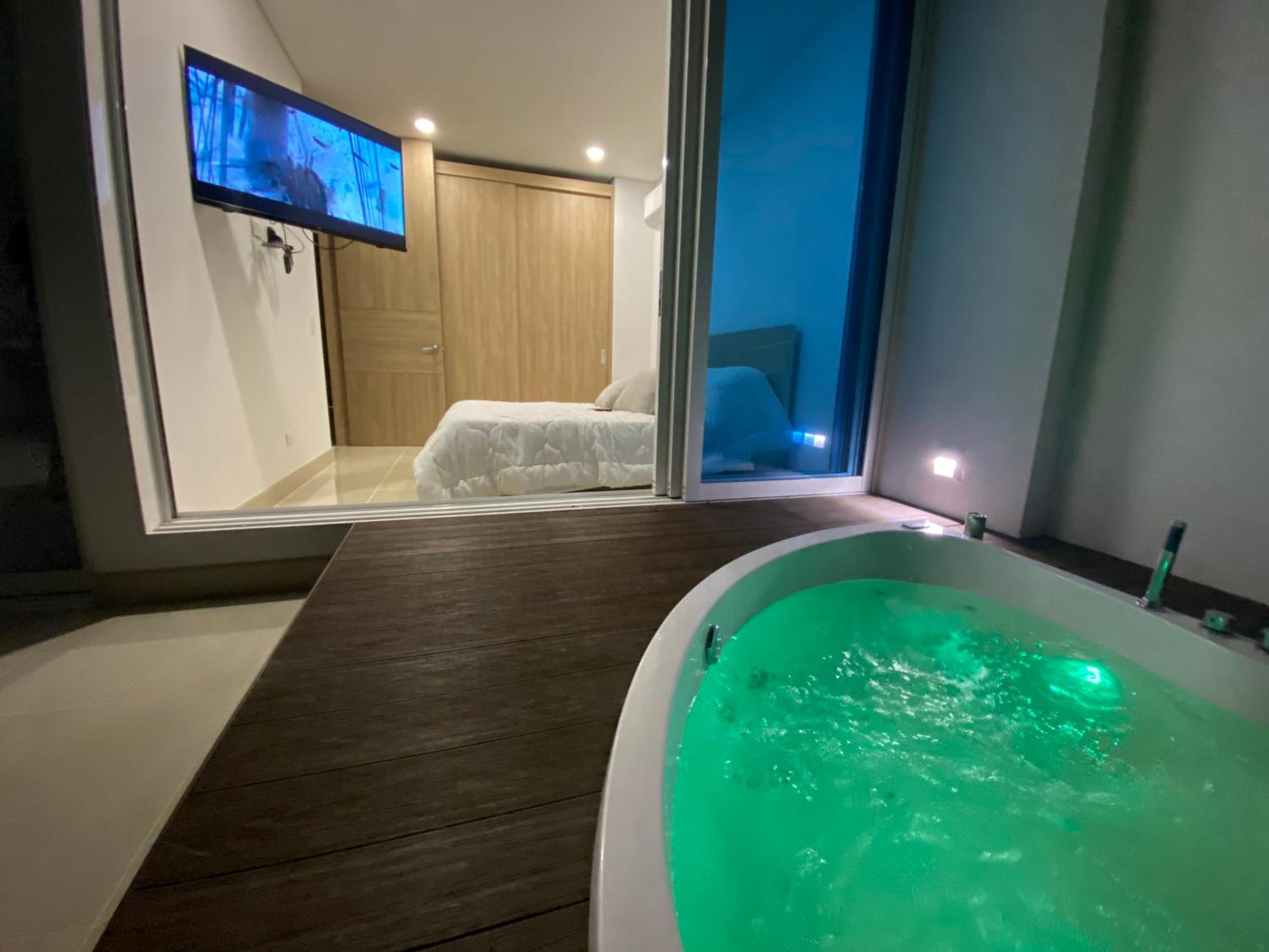 Reserva Del Mar - 2 bedroom apt with private hot tub and beach view