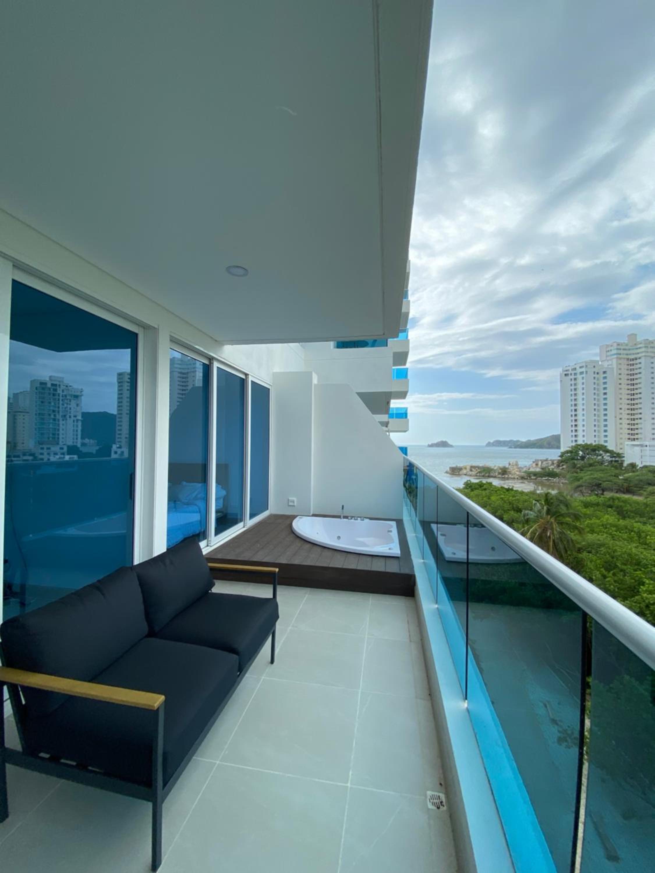 Reserva Del Mar - 2 bedroom apt with private hot tub and beach view