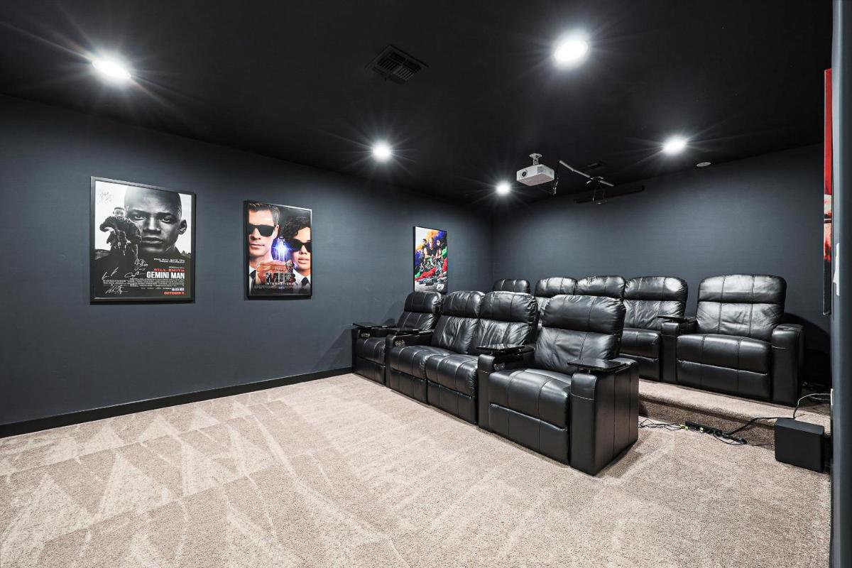 Luxury Estate, Sleeps 24, Sonoran by HomeStakes Stays